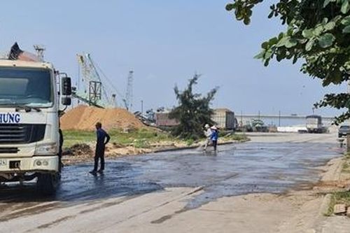Người dân bức xúc vì phải sống trong môi trường ô nhiễm
