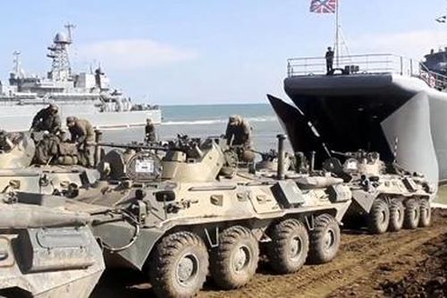 Binh sĩ, thiết giáp Nga ồ ạt rút khỏi biên giới Ukraine
