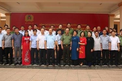 Thứ trưởng Nguyễn Văn Thành tri ân quê hương Lạc Thủy