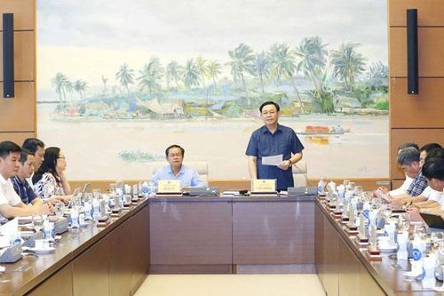 Chủ tịch Quốc hội Vương Đình Huệ làm việc với Ủy ban Quốc phòng và An ninh