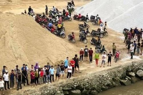 Hải Phòng: Lật thuyền đánh cá trên sông, 2 phụ nữ mất tích