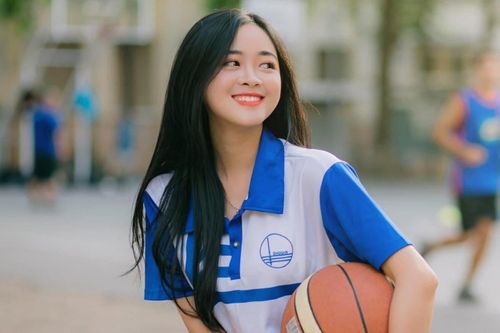 Cô gái dân tộc Nùng là mẫu ảnh, mơ ước làm MC
