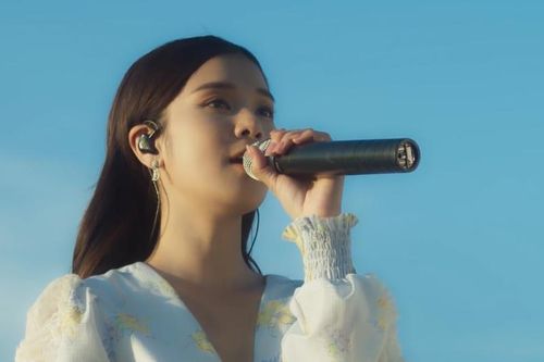 Hoàng Yến Chibi hát live 'Yêu thầm'