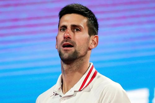Djokovic thua trên sân nhà