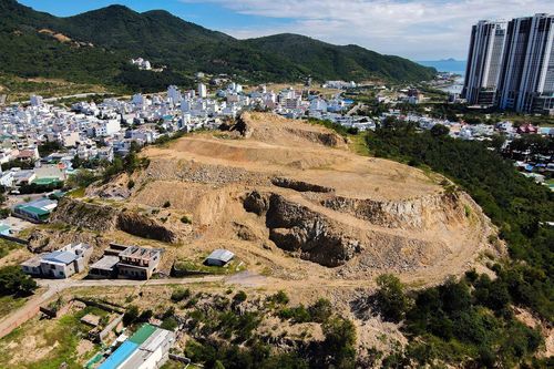 Hàng chục dự án đua nhau cạo trọc đồi núi Nha Trang