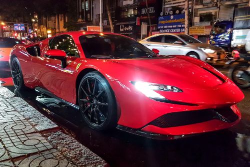Ferrari SF90 Stradale đầu tiên tại Việt Nam xuất hiện trên đường phố