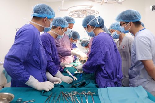 Người đàn ông bị cháy cụt vùng kín do bỏng điện cao thế