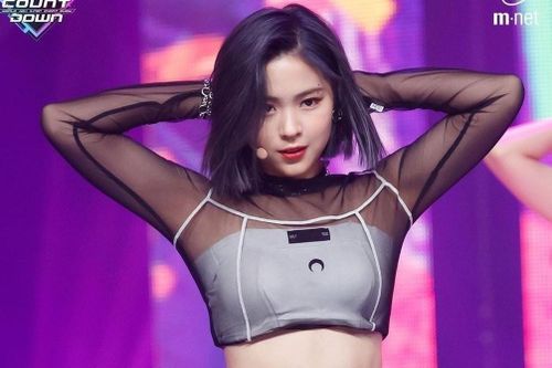 Những lần stylist bị chỉ trích vì cho nhóm ITZY mặc xấu
