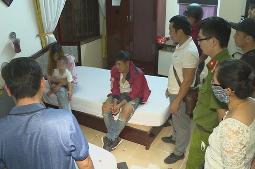 Vây bắt đôi nam nữ sử dụng ma túy, nam cảnh sát bị đâm