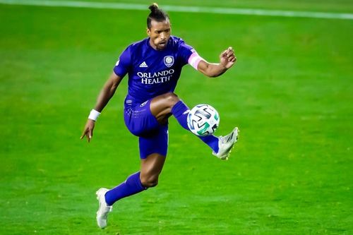 Nani đánh gót ghi bàn cứu đội nhà