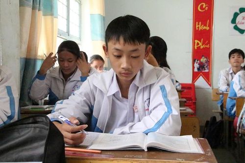 Mồ côi cha, mẹ bệnh tật: Hiếu không muốn thất học
