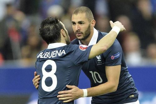 Karim Benzema bước vào ngôi đền huyền thoại: Nỗi đau còn đó