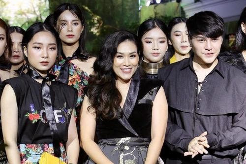 Fashion Runway Spring - Summer 2021: Rực rỡ, ý nghĩa và thành công