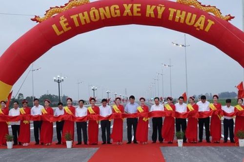 Thông xe kỹ thuật dự án đường giao thông nối TP Sầm Sơn với Khu kinh tế Nghi Sơn