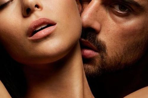 Phim thảm họa 18+ '365 Days' bị gọi tên ở Mâm xôi vàng
