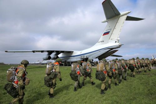 Ukraine vẫn đơn độc khi đối mặt với 'gã khổng lồ' Nga?