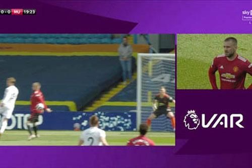 VAR giúp MU thoát phạt đền ở trận gặp Leeds