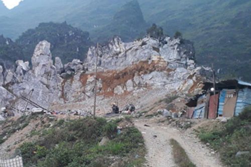 Hai người đàn ông nghi bị bạn nhậu sát hại, phi tang xác tại bãi khai thác đá ở Hà Giang
