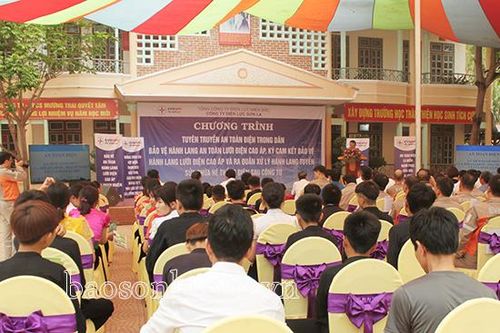 Tuyên truyền an toàn điện, bảo vệ hành lang an toàn lưới điện cao áp