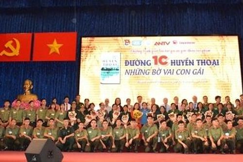 Câu chuyện về 'Đường 1C huyền thoại - Những bờ vai con gái'