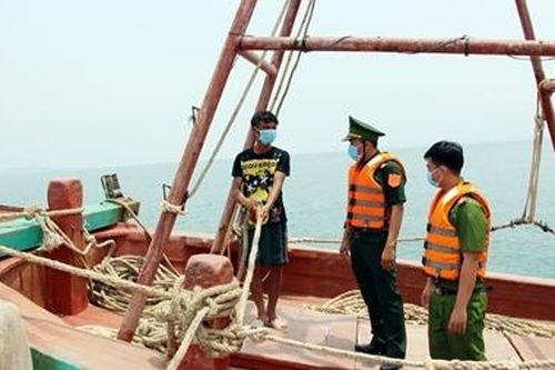 Căng mình chống dịch trên biên giới Tây Nam