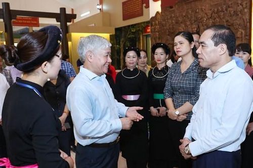 Chủ tịch UBTƯ MTTQ Việt Nam Đỗ Văn Chiến thăm và làm việc tại Tuyên Quang