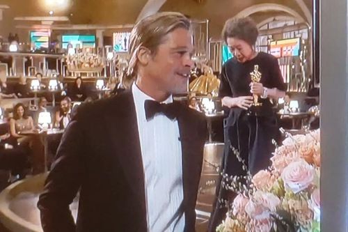 Nữ diễn viên Hàn trêu chọc Brad Pitt trên sân khấu Oscar
