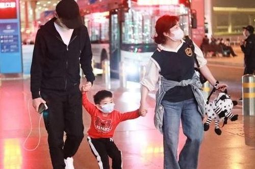 Con trai 4 tuổi của cặp sao 'Thần điêu đại hiệp'