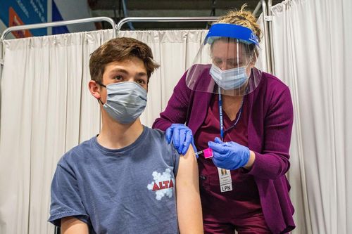 Sinh viên Mỹ không được quay lại trường nếu chưa tiêm vaccine Covid-19