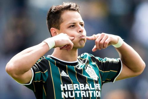 Chicharito lập hat-trick giúp đội nhà thắng 3-2
