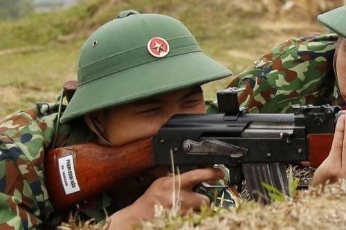 Bộ đội nổ súng, khống chế 2 kẻ vận chuyển heroin