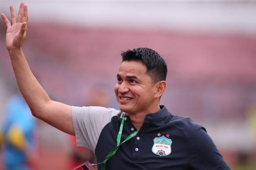 HAGL và HLV Kiatisak giành phần lớn giải thưởng tháng 4 tại V-League 2021