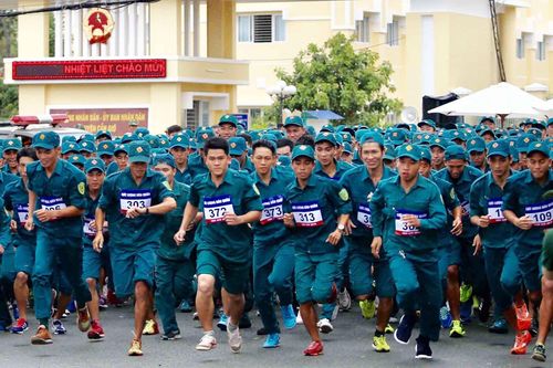 Hơn 1.500 người tham gia giải Việt dã chào mừng Ngày hội Thống nhất