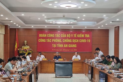 Lễ hội đông người nếu không đeo khẩu trang cần quyết liệt xử phạt