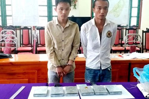 Khởi tố hai đối tượng vận chuyển sáu bánh heroin