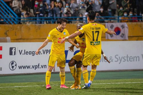 HAGL ẵm trọn các danh hiệu V-League tháng 4