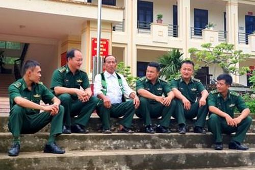 'Cầu nối' giữ biên cương