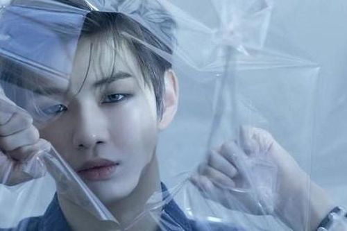 'Center quốc dân' Kang Daniel bị cư dân mạng la ó vì khả năng hát live