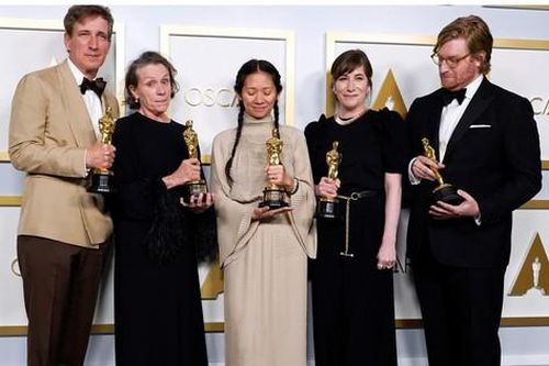 Phim 'Nomadland' thắng giải phim hay nhất tại Oscar lần thứ 93