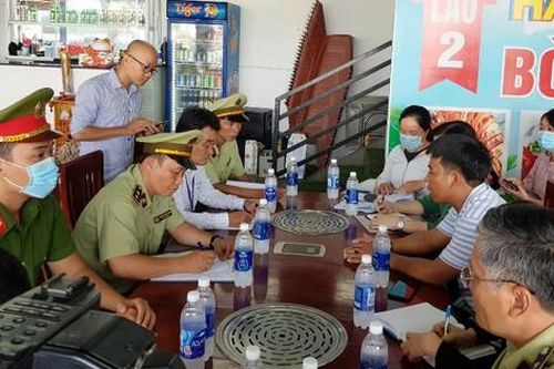 Tạm thời đóng cửa nhà hàng bán ốc hương giá 1,8 triệu đồng/kg
