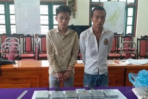 Lào Cai: Nổ súng trấn áp 2 đối tượng 'tuồn' 6 bánh heroin sang Trung Quốc