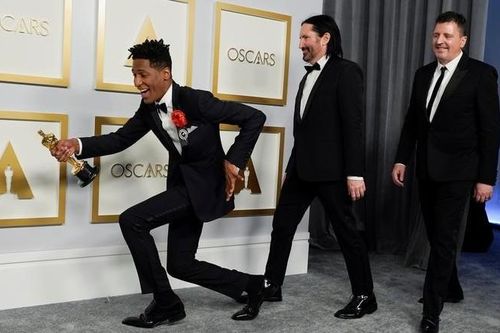 Lễ trao giải Oscar 2021: Những sắc màu rực rỡ, những xúc cảm vỡ òa
