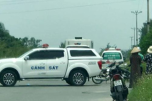 Phát hiện thi thể người đàn ông trong bụi cỏ ven đường