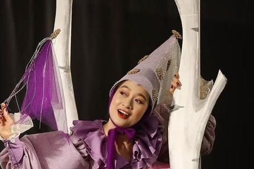Thu Nga 'Phía trước là bầu trời' gây bất ngờ trong nhạc kịch 'Bầy chim thiên nga'