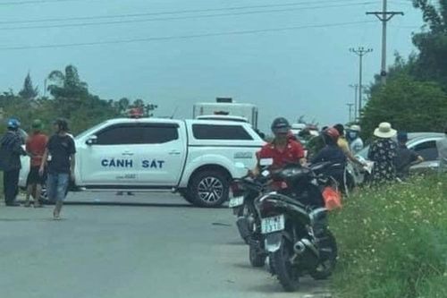 Phát hiện thi thể người đàn ông bị quấn chăn quăng bên đường