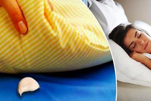 Đặt một lát tỏi dưới gối trước khi ngủ, không ngờ công dụng tuyệt vời đến vậy