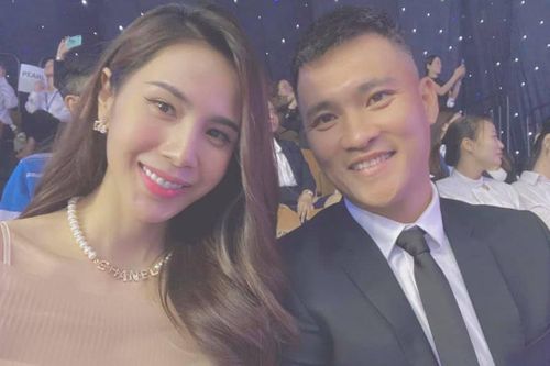 Bị Thủy Tiên nói làm 'phí của đẹp', Công Vinh bất ngờ lên tiếng cảnh báo vợ