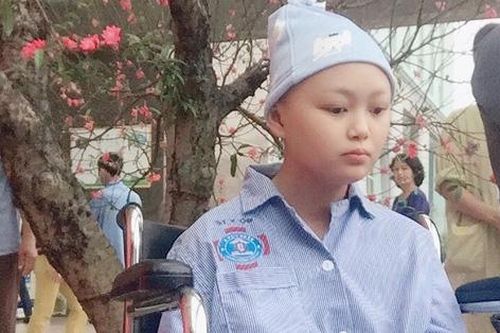 Bé gái 14 tuổi bị u não và ước mong được nhìn thấy ánh sáng