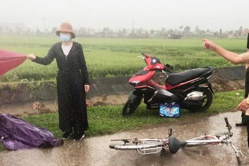 Hà Tĩnh: Trên đường đạp xe về nhà, nam sinh lớp 4 bị sét đánh tử vong