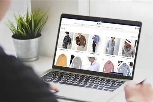Bán lẻ trực tuyến thăng hoa nhờ Covid-19